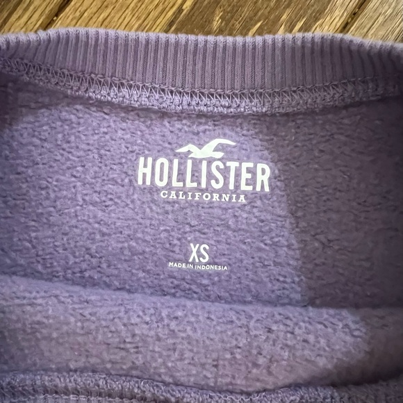 Hollister Crewneck Sweatshirt - size XS - Picture 6 of 6